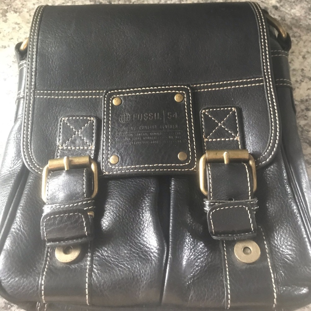 Men’s Fossil leather crossbody